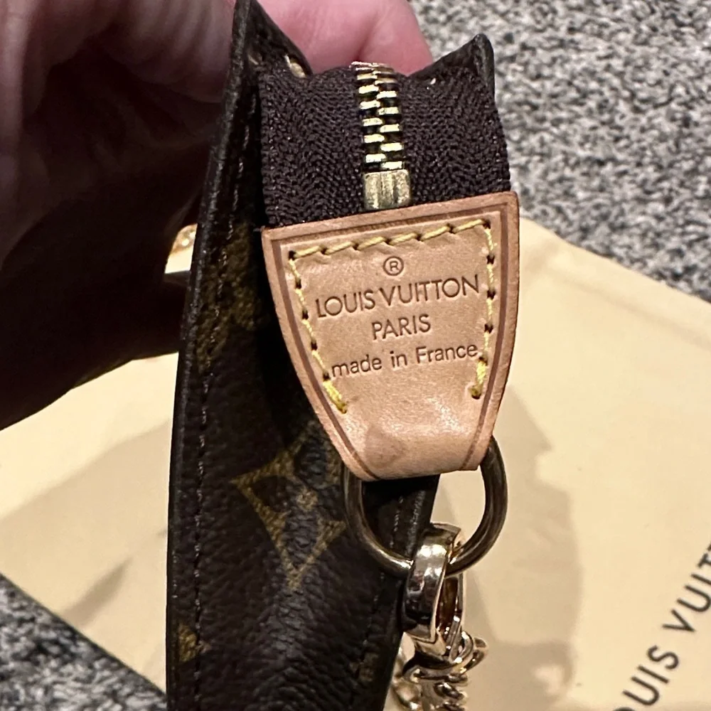 Louis Vuitton Monogram Pouch - Picture 2 of 7